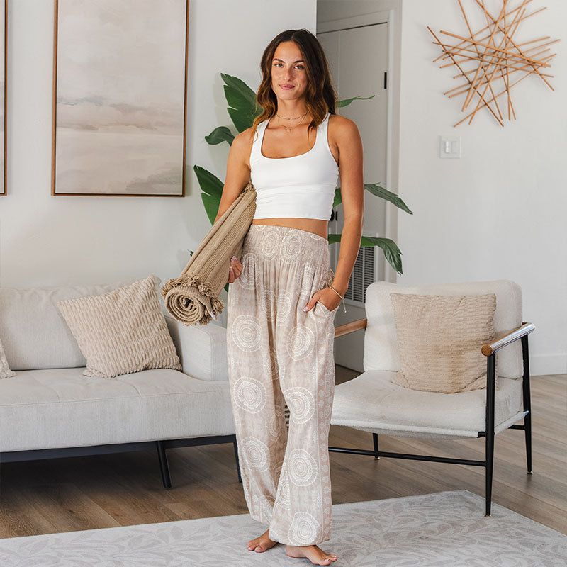 The Macramé Chapter: Spring 2026’s Hand-Knotted Cotton-Cord Lace and the Topanga-Canyon Romance of Square Knots, Half-Hitches, and Long Soft Fringe Looped Into Halter Tops, Belt-Sashes, and Tote-Bag Straps Until Every Knotted Strand Hums Like a Wind-Chime Drifting Across a Wood-Plank Porch at the Honey-Gold Hour of a California-Hills Afternoon